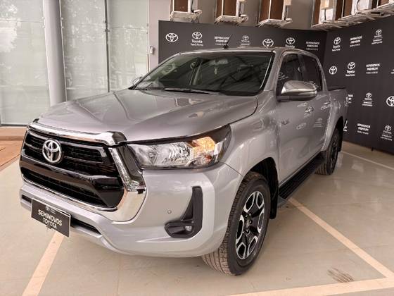 TOYOTA HILUX 2.8 D-4D TURBO DIESEL CD SRV 4X4 AUTOMÁTICO TOYOTA HILUX 2.8 D-4D TURBO DIESEL CD SRV 4X4 AUTOMÁTICO